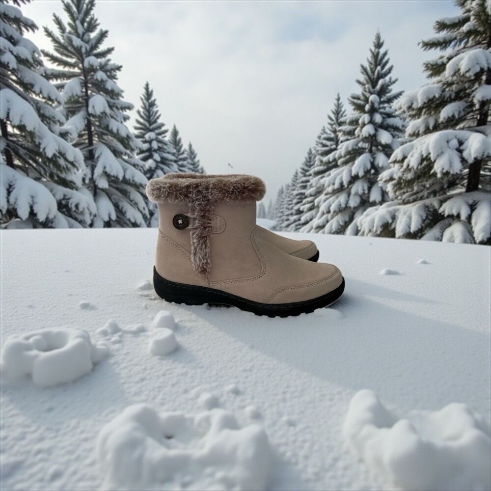 Khombu Boots Womens 8M Iris Side Zip Winter Ankle Bootie Cream Suede Casual